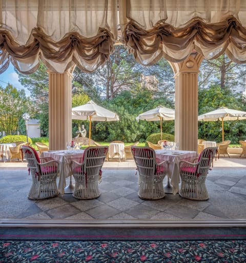 Breakfast served, pool views 