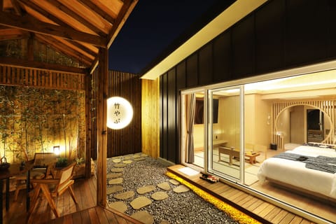 SOL 1.ROYAL TAKEYA Ryokan&SAUNA | Premium bedding, in-room safe, iron/ironing board, free WiFi