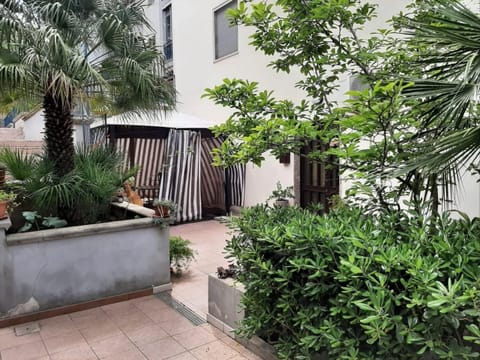 Apartment | Garden