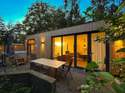 House | Outdoor dining