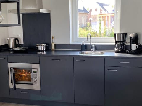 House | Private kitchen | Stovetop, electric kettle, highchair