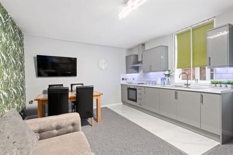 House, Private Bathroom | Lounge