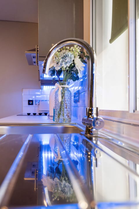 House, Private Bathroom | Shared kitchen | Full-size fridge, microwave, oven, stovetop