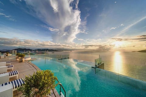 14 outdoor pools