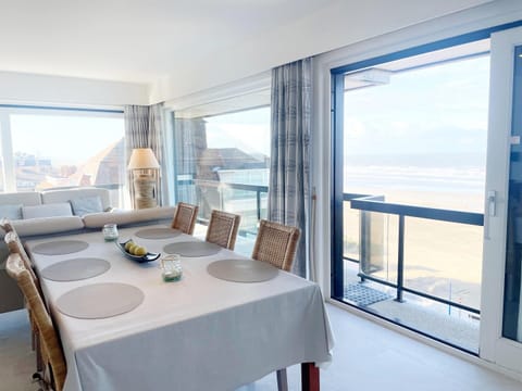 Apartment | Dining