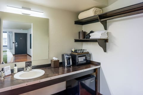 Combined shower/tub, free toiletries, hair dryer, bathrobes