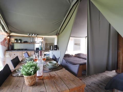 Tent | Exterior