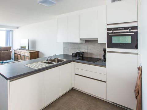 Apartment | Private kitchen | Electric kettle, toaster