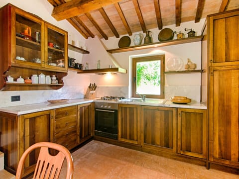 House | Private kitchen | Oven, highchair