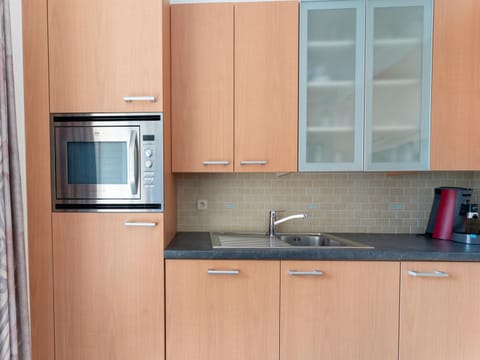 Apartment | Private kitchen | Electric kettle, toaster