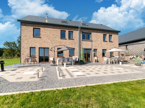 House | Outdoor dining