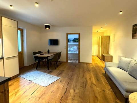 Apartment | Dining