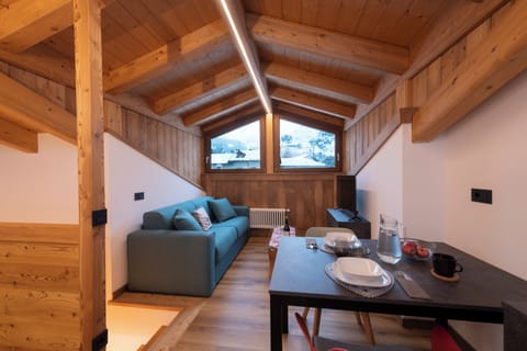 Luxury Apartment, Mountain View | Down comforters, desk, laptop workspace, soundproofing