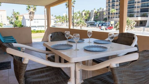 House, Multiple Beds, Patio, Garden View (Pompano Beachview Home) | Outdoor dining