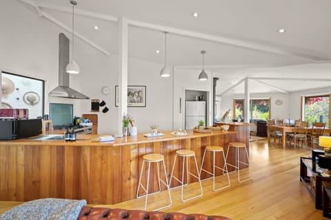 Design House, Bay View | Private kitchen | Full-size fridge, microwave, oven, stovetop