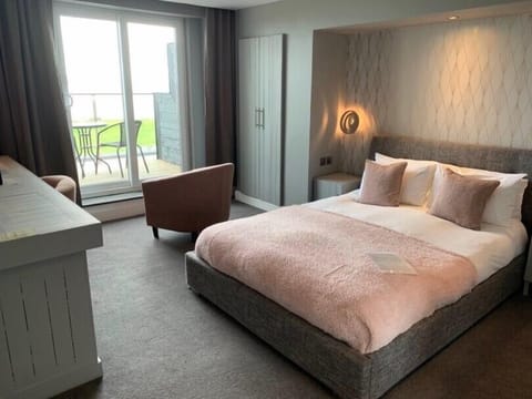 Superior Double Room, Balcony, Sea View | Free WiFi