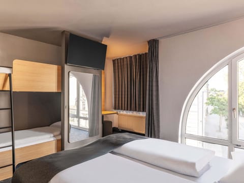 Desk, blackout drapes, soundproofing, free WiFi