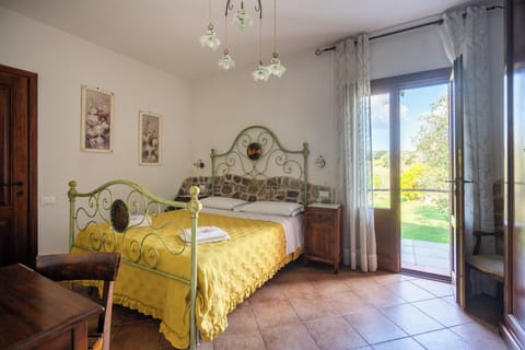 Comfort Villa, Vineyard View, Ground Floor | Desk, free WiFi, bed sheets