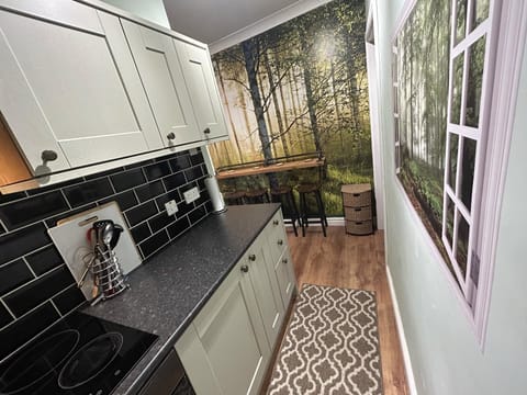 Cabin | Private kitchen | Fridge, microwave, oven, stovetop