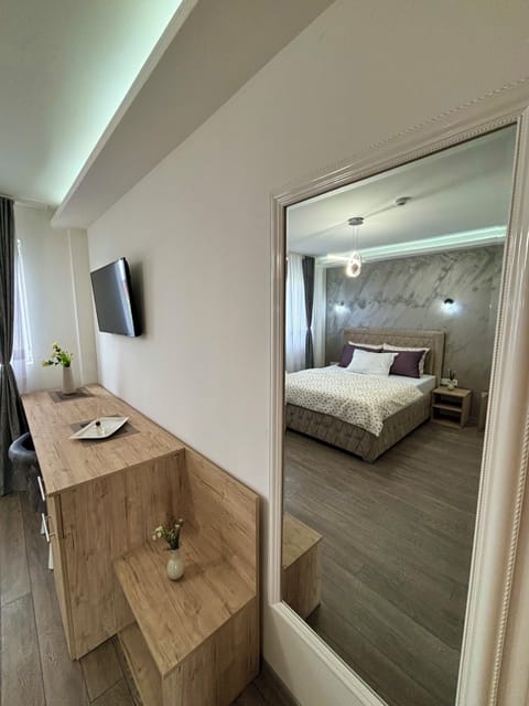 Deluxe Double Room, Garden View | Desk, laptop workspace, free cribs/infant beds, free WiFi