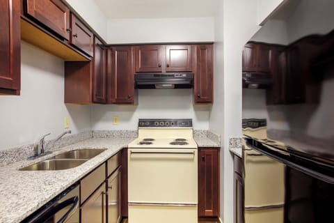 Studio, 1 Queen Bed, Accessible, Non Smoking | Private kitchen | Dining tables