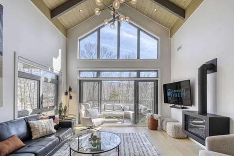Grand Condo | Living area