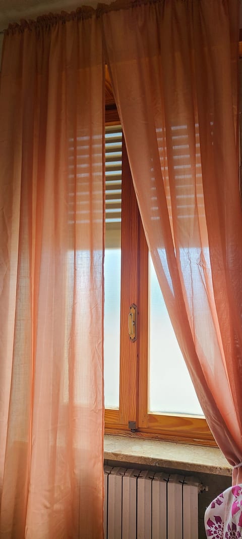 Chambre Yannick Le Grand | Frette Italian sheets, premium bedding, down comforters, minibar