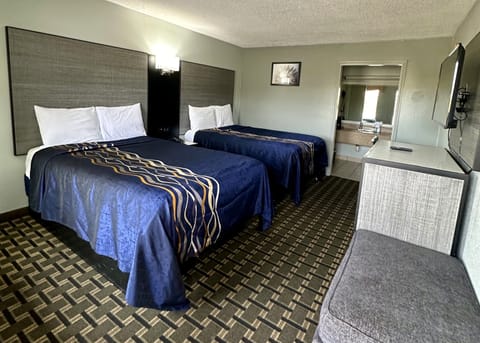 Comfort Room, 2 Double Beds | Iron/ironing board, rollaway beds, free WiFi, bed sheets