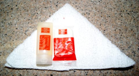 Bathtub, free toiletries, hair dryer, towels