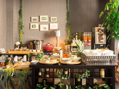 Daily buffet breakfast for a fee