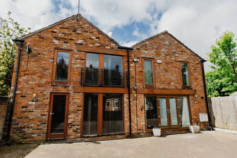 Comfort Apartment | 5 bedrooms, down comforters, Select Comfort beds, laptop workspace