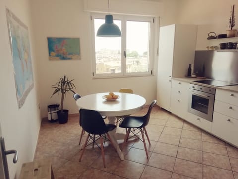 Apartment, 2 Bedrooms, Balcony, City View | Interior