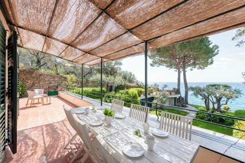 Family Villa, Multiple Bedrooms, 2 Bathrooms, Sea Facing (Wonderful Villa In Mulinetti) | Outdoor dining