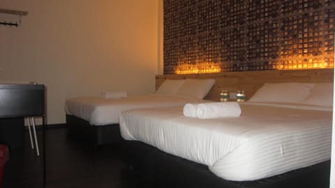 Family Room, 2 Queen Beds | Desk, soundproofing, WiFi (free)