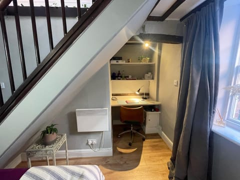 Cottage | Bathroom | Shower, hair dryer, towels