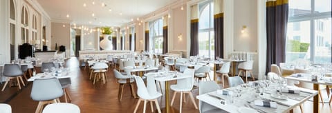 Breakfast, lunch, dinner served; French cuisine 