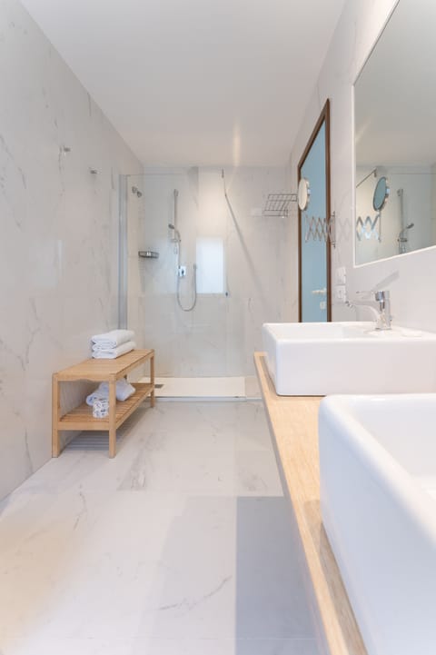 Free toiletries, hair dryer