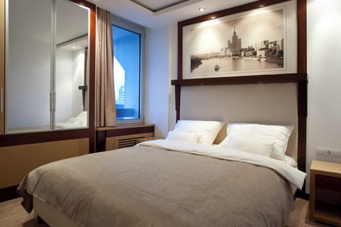 Standard Room | 1 bedroom, in-room safe, desk, laptop workspace