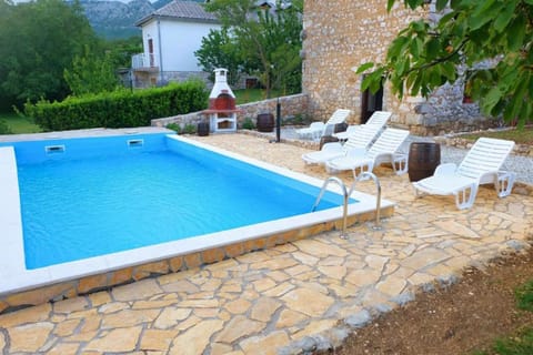 House (Three Bedroom Holiday Home with Terra) | Pool