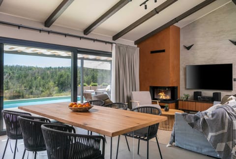 Villa (Two Bedroom Villa with Terrace and Sw) | Dining room