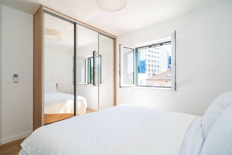 Apartment (Three Bedroom Apartment with Balcony) | 3 bedrooms, free WiFi