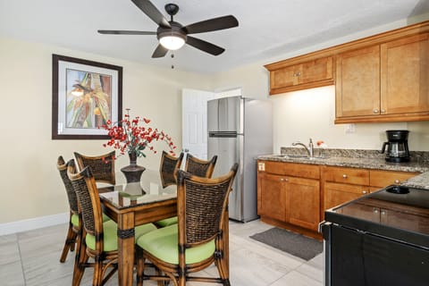 Villa, 1 Bedroom, Kitchen (25) | Private kitchen | Fridge, microwave, coffee/tea maker