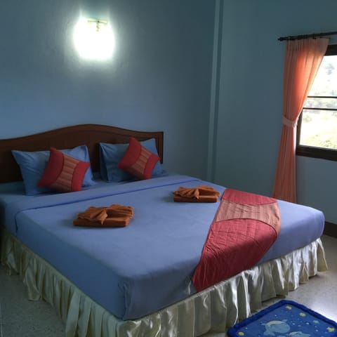Standard Double Room | Desk, cribs/infant beds, rollaway beds, free WiFi
