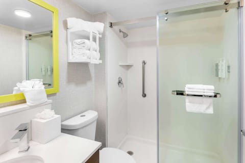 Double Room | Bathroom shower