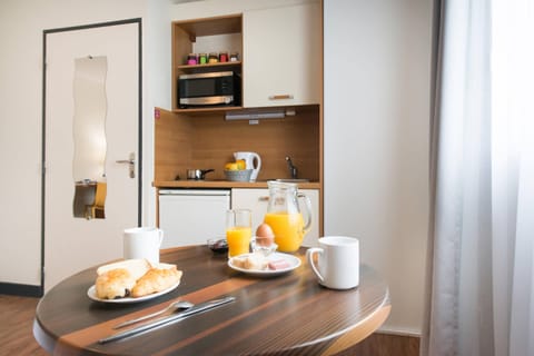 Studio standard | In-room safe, desk, soundproofing, iron/ironing board