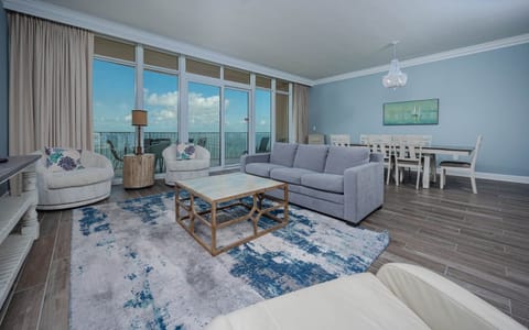 Condo, 2 Bedrooms | Living area