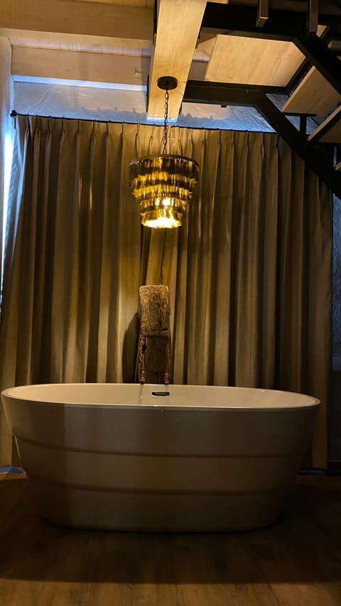 Luxury Room | Bathroom | Hair dryer, towels, soap, shampoo