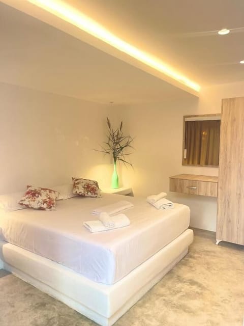 Double Room, Garden View | Individually decorated, free WiFi