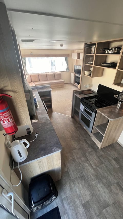 Cabin | Private kitchen | Full-size fridge, microwave, oven, dishwasher