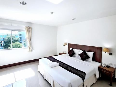 Premium Double Room, City View | Desk, laptop workspace, soundproofing, free WiFi